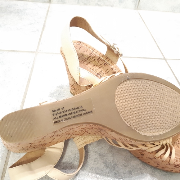 Maurices women wedge like new size 11 - Picture 8 of 8